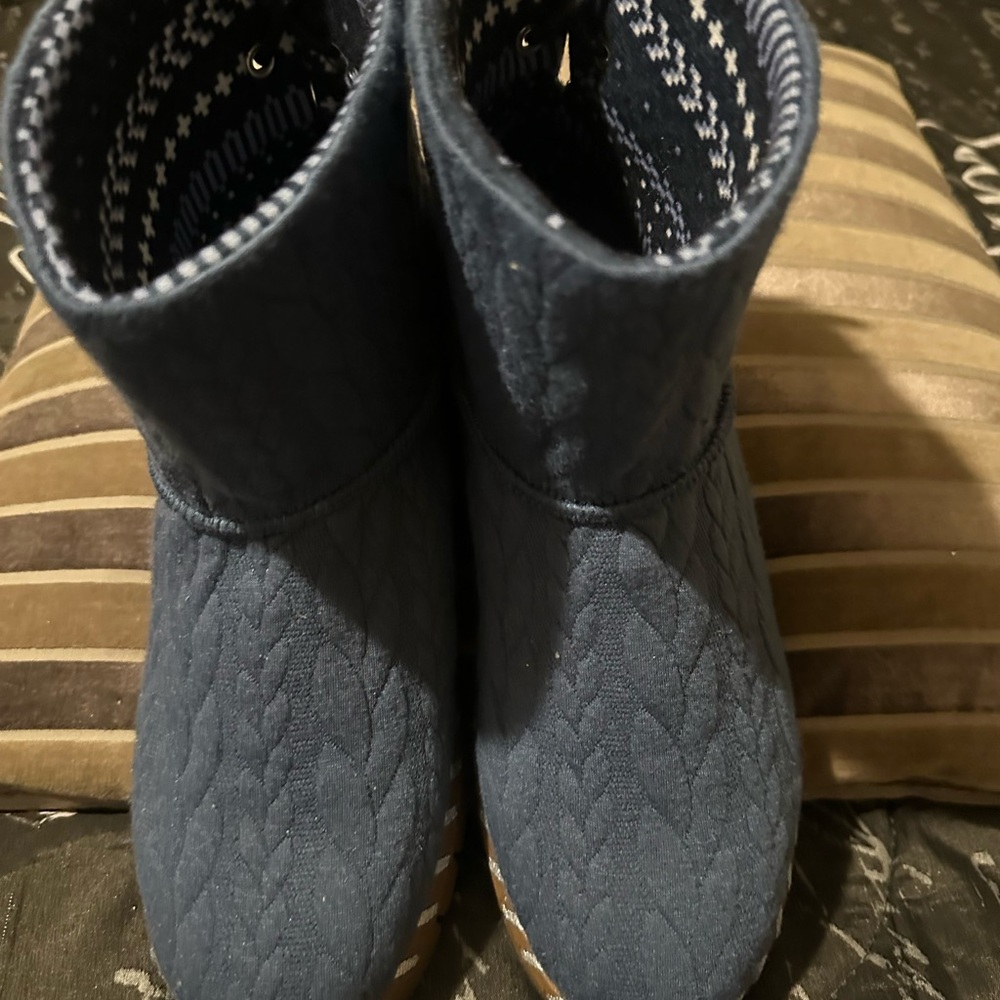 Muk Luks Quilted Blue Boots with Patterned Interior